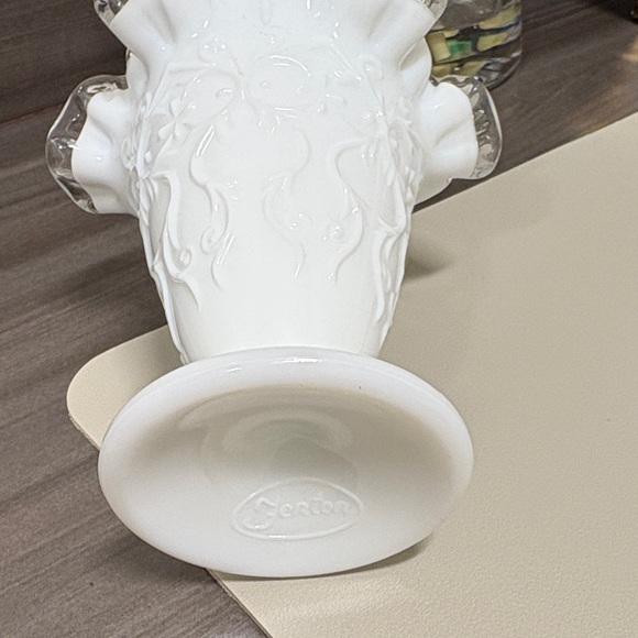 Fenton White silver crested Ruffled Glass Vase - Picture 2 of 3